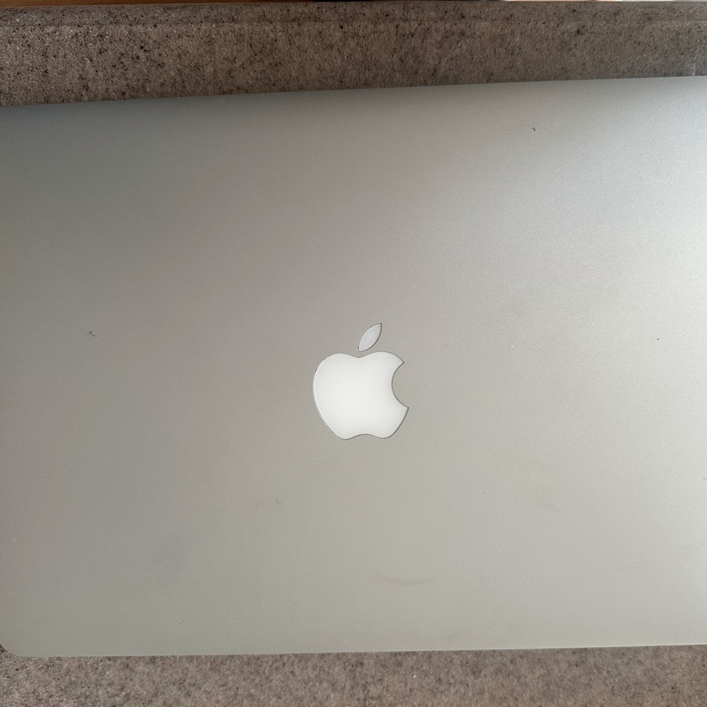 2015 Apple Macbook Air 13”